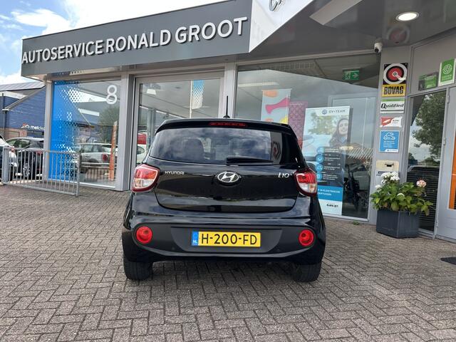 Hyundai I 10 1.0i Premium | Verwarmde stoelen + stuur | Carplay | Airco | Cru