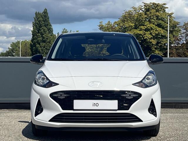 Hyundai I 10 1.0 Comfort Smart | ¤2500 KORTING | CAMERA | PARKEERSENSOREN | NAVIGATIE | APPLE CARPLY & ANDROID AUTO | NIEUW UIT VOORRAAD