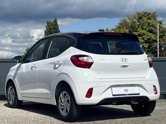 Hyundai I 10 1.0 Comfort Smart | ¤2500 KORTING | CAMERA | PARKEERSENSOREN | NAVIGATIE | APPLE CARPLY & ANDROID AUTO | NIEUW UIT VOORRAAD