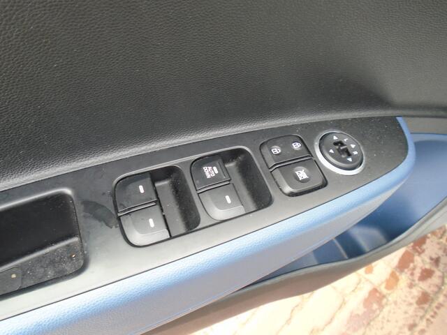 Hyundai I 10 1.0i i-Motion Comfort ALL SEASON CRUISE CONTR