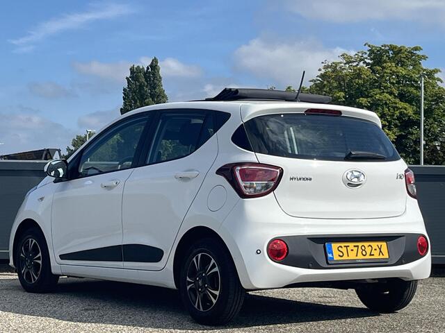 Hyundai I 10 1.0i Comfort | Schuifdak-Vouwdak| Navigatiesysteem & Apple Carplay-Android Auto | Lichtmetalen velgen | Parkeersensoren | Lage kmstand | Volledig dealer onderhouden |