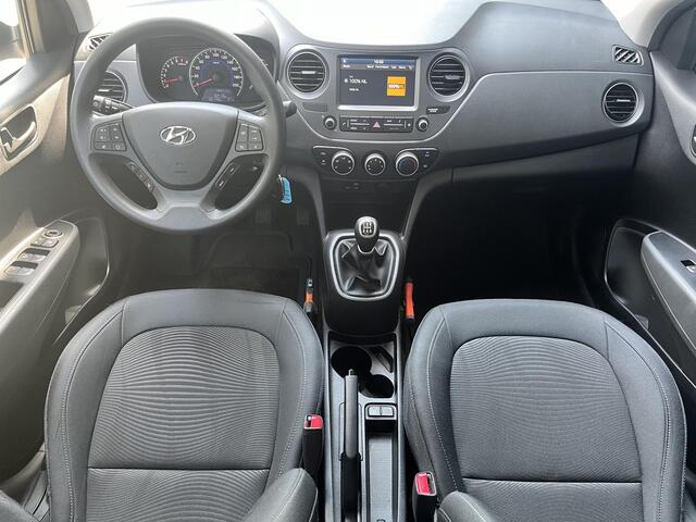 Hyundai I 10 1.0i Comfort | Schuifdak-Vouwdak| Navigatiesysteem & Apple Carplay-Android Auto | Lichtmetalen velgen | Parkeersensoren | Lage kmstand | Volledig dealer onderhouden |