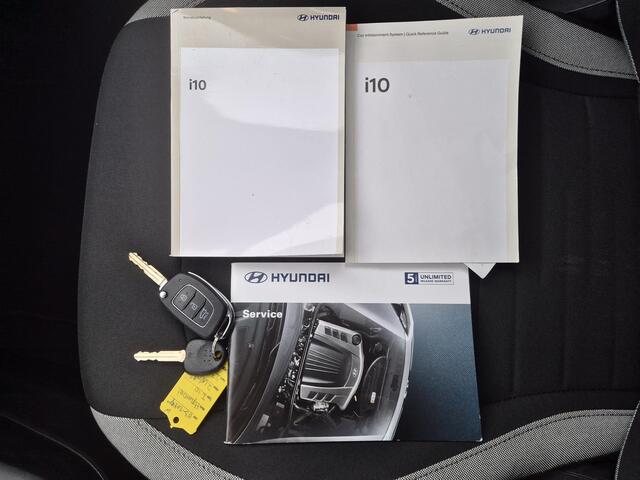 Hyundai I 10 1.0 Comfort 5-zits Automaat / Navigatie via Apple Carplay of Android Auto / Fabrieksgarantie tot 03-2029 / Airco / Cruise control / Dealer onderhouden / Elektrische ramen voor en achter / / Lichtmetalen wielen 15" /