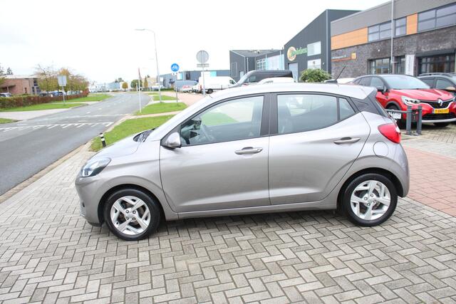 Hyundai I 10 1.0 Airco-Cruise-Navi-Camera-Carplay 12 Maanden Bovag Garantie !!