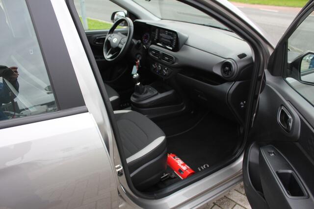 Hyundai I 10 1.0 Airco-Cruise-Navi-Camera-Carplay 12 Maanden Bovag Garantie !!