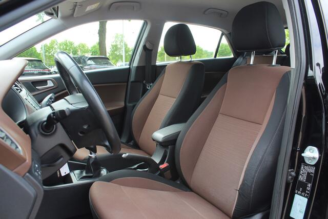 Hyundai I 20 1.0 T-GDI Comfort / Trekhaak / Camera / Navigatie / Parkeerhulp achter / Cruise Control / Getint glas