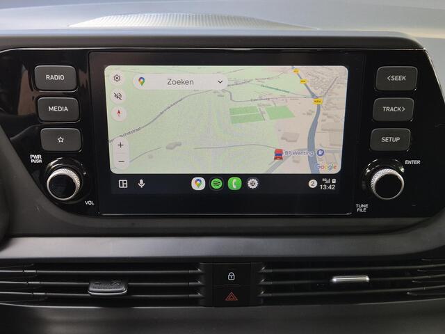 Hyundai I 20 1.0 T-GDI Comfort Automaat / Navigatie via Apple Carplay of Android Auto / Achteruitrijcamera / Cruise control / Stuur- en Stoelverwarming / Climate control / Lichtmetalen wielen 16" /