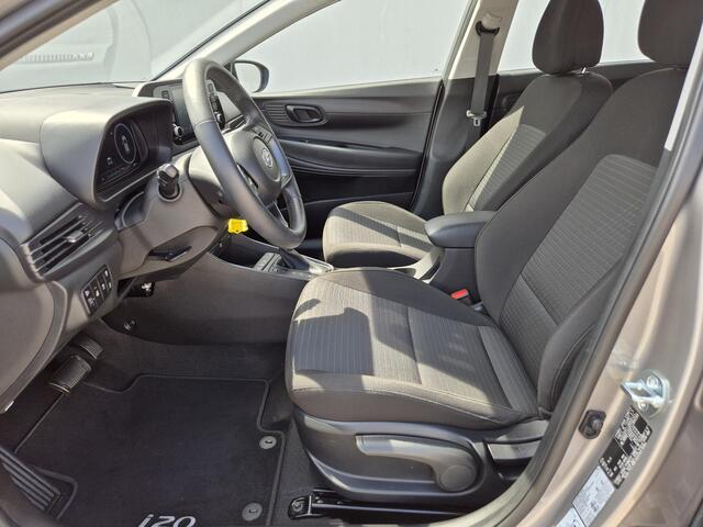 Hyundai I 20 1.0 T-GDI Comfort Automaat / Navigatie via Apple Carplay of Android Auto / Achteruitrijcamera / Cruise control / Stuur- en Stoelverwarming / Climate control / Lichtmetalen wielen 16" /