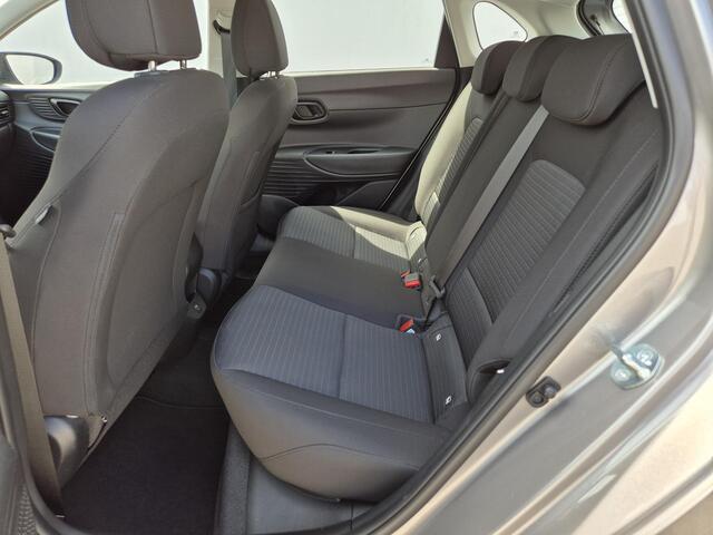 Hyundai I 20 1.0 T-GDI Comfort Automaat / Navigatie via Apple Carplay of Android Auto / Achteruitrijcamera / Cruise control / Stuur- en Stoelverwarming / Climate control / Lichtmetalen wielen 16" /