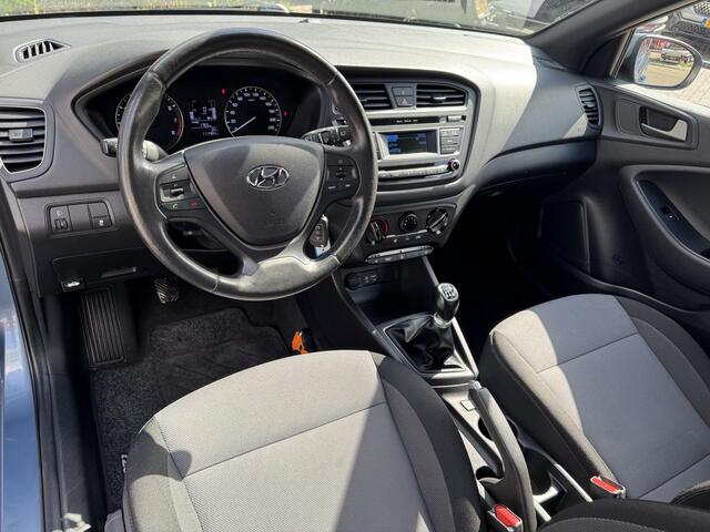 Hyundai I 20 1.2 HP i-Motion Comfort | Trekhaak | Airconditioning | Stuur- + Stoelverwarming | Radio/MP3 Speler | Bluetooth Tel. | Rijklaarprijs!