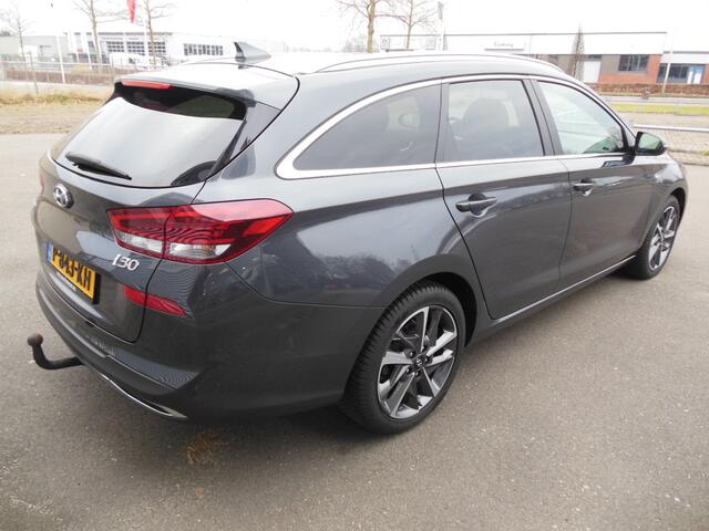 Hyundai I 30 Wagon 1.5 T-GDi MHEV Premium Staat in Hoogeveen