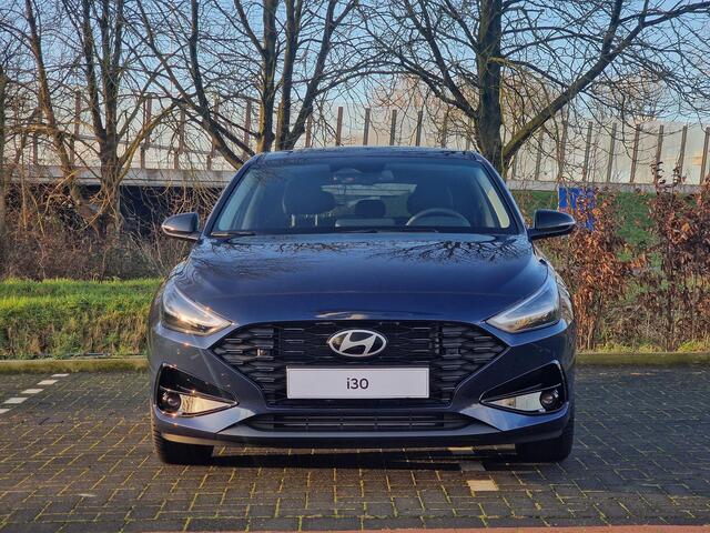 Hyundai I 30 1.5 T-GDi MHEV Premium | ¤2000 KORTING | AFNEEMBARE TREKHAAK | ALL SEASON BANDEN | STOEL/-STUUR VERWARMING |
