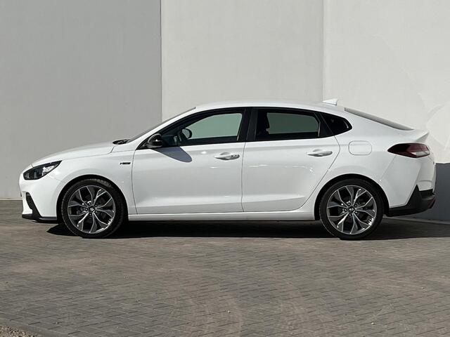 Hyundai I 30 Fastback 1.4 T-GDI 140PK N Line / Navigatie / Keyless / Achteruitrijcamera / Climate control / Cruise control / Draadloze telefoonlader / Fabr. garantie tot 04-04-2025 / 1e eigenaar / N-Line / 1.410kg Trekgewicht