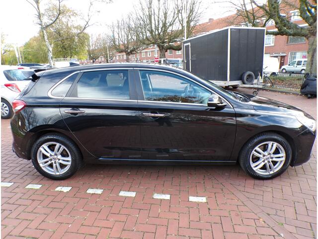 Hyundai I 30 1.4 T-GDI Premium AUTOMAAT PANORAMADAK APPLE CARPLAY ETC..