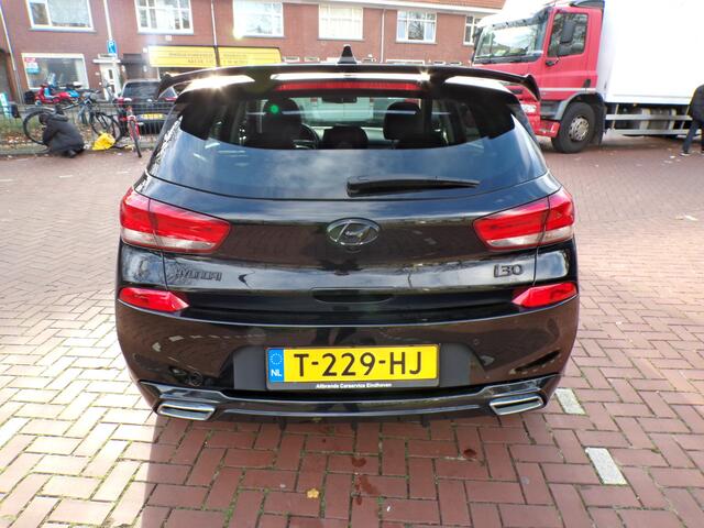 Hyundai I 30 1.4 T-GDI Premium AUTOMAAT PANORAMADAK APPLE CARPLAY ETC..