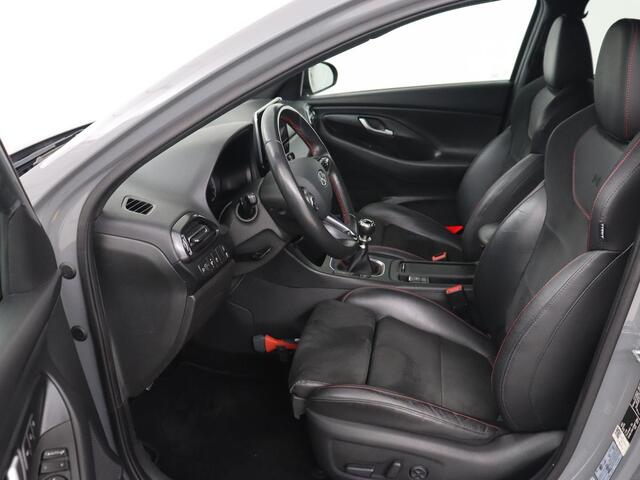 Hyundai I 30 1.5 T-GDi MHEV N Line | Trekhaak | Sportstoelen | Stoelverwarming | Full LED | Carplay | Camera | Leder/Alcantara | Memory | Keyless | Climate control