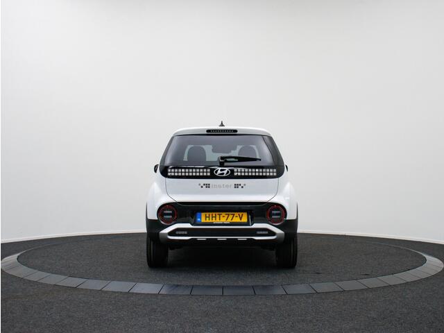 Hyundai INSTER Pulse 49 kWh + Winterpack | DEMO | Private lease