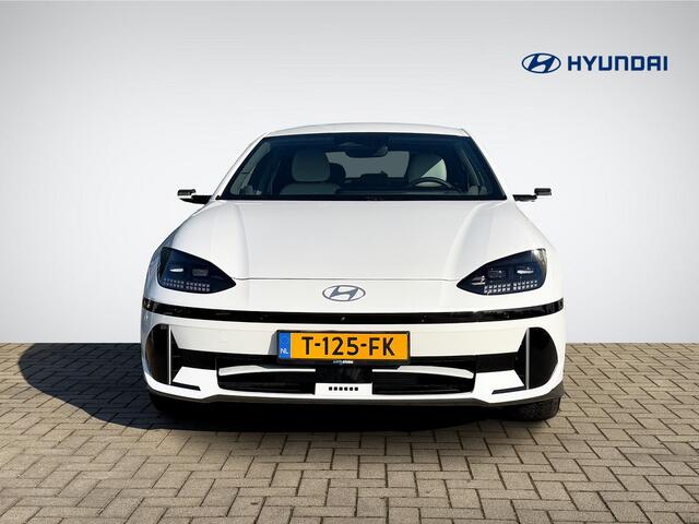 Hyundai IONIQ 6 Lounge 77 kWh Digitale Buitenspiegels | Head-Up Display | BOSE Audio | Leder 'Grijs' | 360° Camera | Stoelverwarming + -Ventilatie | Geheugenstoel | Rijklaarprijs!