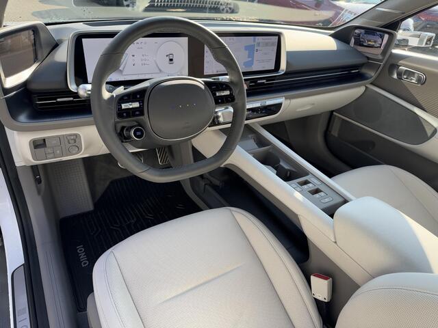 Hyundai IONIQ 6 Lounge 77 kWh Digitale Buitenspiegels | Head-Up Display | BOSE Audio | Leder 'Grijs' | 360° Camera | Stoelverwarming + -Ventilatie | Geheugenstoel | Rijklaarprijs!