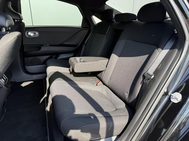 Hyundai IONIQ 6 Connect 77.4 kWh / 614 KM WLTP / Stoelverwarming Voor & Achter / Climate Control / Adaptive Cruise Control / Elek. Achterklep / Elek. Bestuurdersstoel / Beschikbaar per 01-06 /