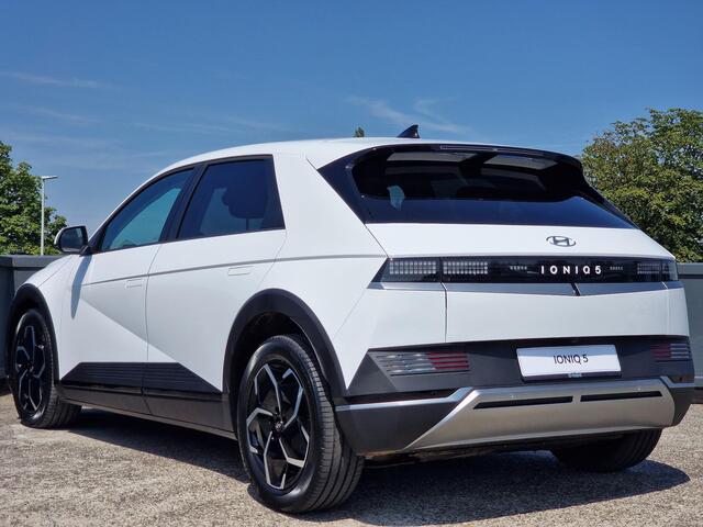Hyundai IONIQ 5 Style 77.4 kWh |¤13.900 KORTING|CAMERA|SENSOREN|NAVIGATIE|APPLE CARPLAY & ANDROID AUTO|