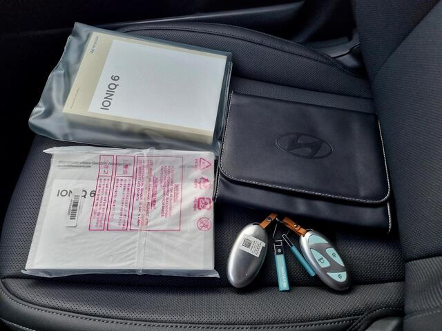 Hyundai IONIQ 6 Connect 77.4 kWh Automaat / Lederen Bekleding / Elektr. Achterklep / Cruise Control Adaptief / Camera / Navigatie / Stoelverwarming