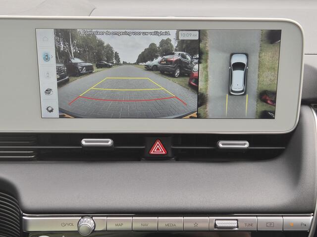 Hyundai IONIQ 5 Lounge 77.4 kWh Automaat / HUD / Apple Carplay Android Auto / Stuur-, Stoel en Achterbankverwarming / Rondomzicht camera / Elektrische achterklep / Trekgewicht 1600 kg / Bose Audio Systeem / Warmtepomp /