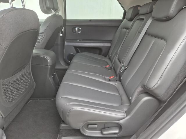 Hyundai IONIQ 5 Lounge 77.4 kWh Automaat / HUD / Apple Carplay Android Auto / Stuur-, Stoel en Achterbankverwarming / Rondomzicht camera / Elektrische achterklep / Trekgewicht 1600 kg / Bose Audio Systeem / Warmtepomp /