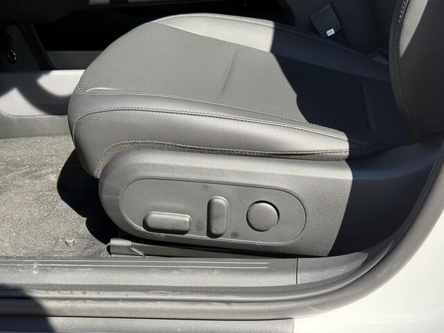 Hyundai IONIQ 6 Connect 77.4 kWh Automaat / Lederen Bekleding / Elektr. Achterklep / Stoel Verkoeling+Verwarming / 18" LM Velgen / Cruise Control Adaptief / Camera / Navigatie /