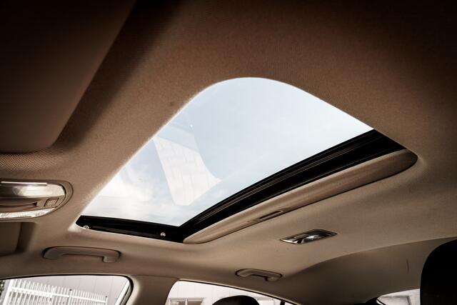 Hyundai IONIQ 1.6 GDi Blue Drive Premium | Leder | Schuifdak | Carplay | Stoelventilatie | Memory | Infinity audio