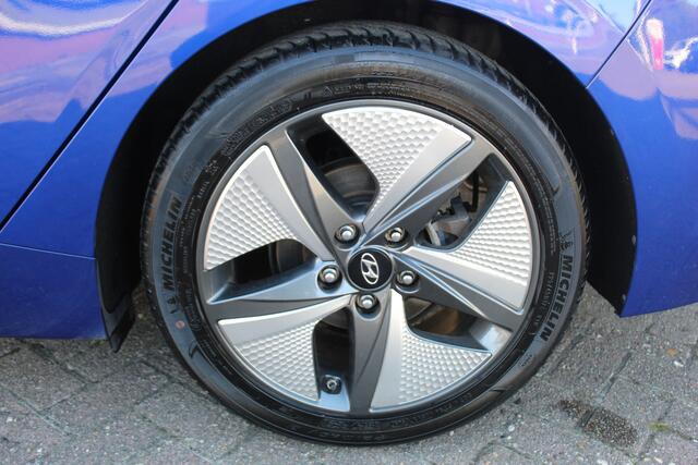 Hyundai IONIQ 1.6 GDi Hybrid Premium - Plus Uiterst nette auto Navigatie, Cruise Control, Climate Control, Trekhaak
