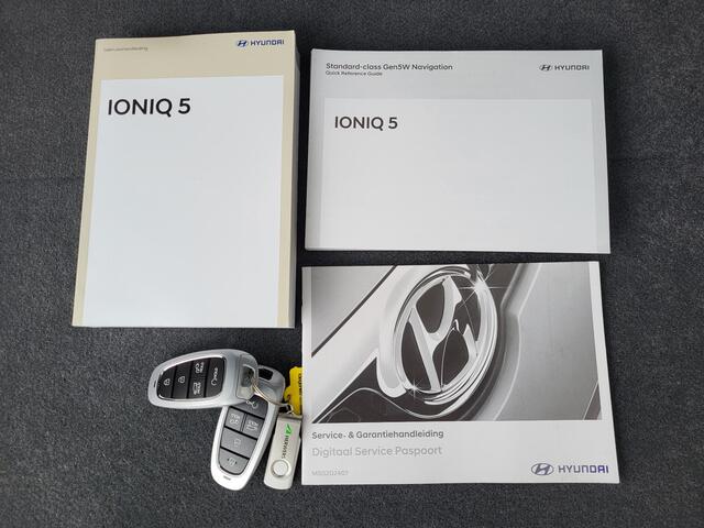 Hyundai IONIQ 5 Connect 77.4 kWh / 100% SOH/ Fabrieksgarantie 12-2029 / Origineel NL auto / Allseason banden / 3 Fasen laden / Navigatie / Camera / Stuur- en stoelverwarming / Bose audio / DAB / Android Auto / Apple Carplay /