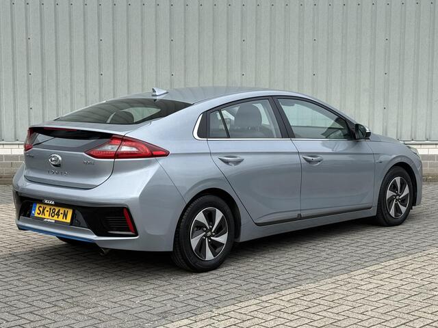 Hyundai IONIQ 1.6 GDi Comfort / Automaat / Parkeersensoren Voor + Achter / Achteruitrijcamera / Adaptieve Cruise Control / Bluetooth / Navigatie / Climate Control / Apple CarPlay & Android Auto / Origineel Nederlands / Dealer Onderhouden /