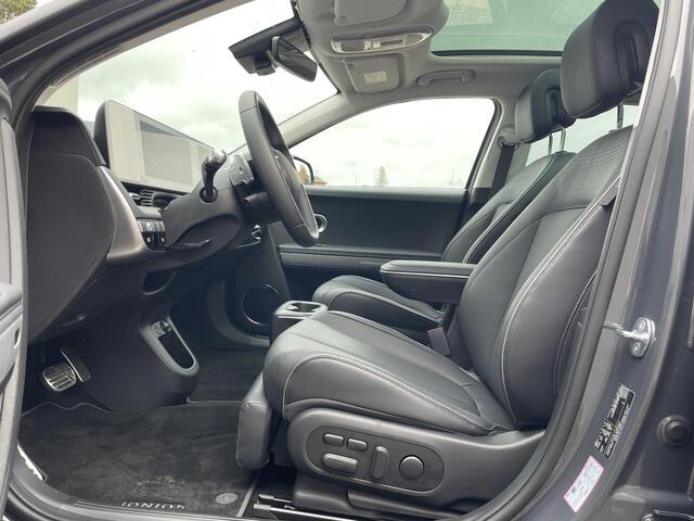 Hyundai IONIQ 5 Lounge AWD 77,4 kWh Automaat / Nederlandse auto / Unieke KM-stand / Apple Carplay/Android auto / Panoramadak / Head up Display / BOSE Audio / Achteruitrijcamera / Elektische achterklep