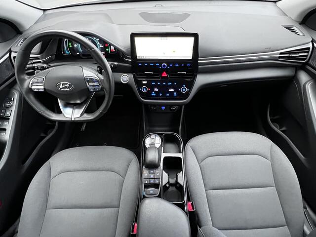Hyundai IONIQ Comfort EV 38 kWh Automaat / Dealer onderhouden / Accu SoH 100% / Navigatie Bleulink / Adaptieve CC / Stuur- en stoelverwarming / Apple Carplay Android /
