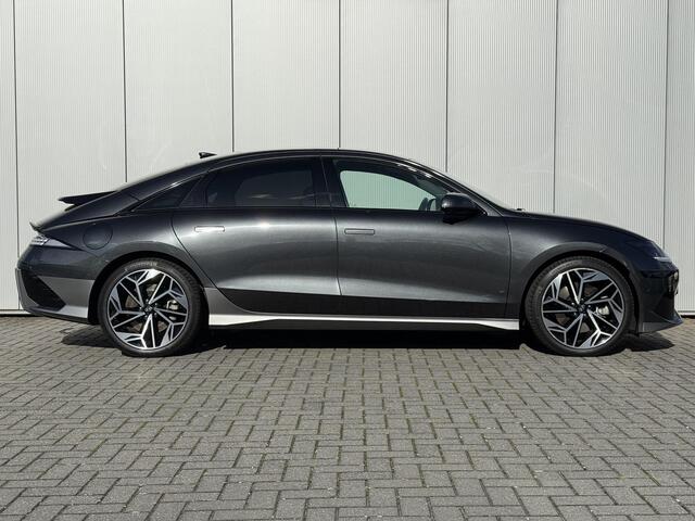 Hyundai IONIQ 6 Lounge 77.4 kWh / NL Auto / 10-2029 Fabrieksgarantie / SOH 100 % / Trekhaak afneembaar 1.500 kg / WLTP 545 km / Warmtepomp / Wit Leder / HUD / Camera 360° /