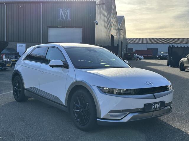 Hyundai IONIQ 5 Lounge AWD 77.4 kWh SOH 100% RIJKLAAR! | FABRIEKSGARANTIE HYUNDAI TOT 10-2028| |STOELVERWARMING + VENTILATIE| DEALER OH. |ELEK. ACHTERKLEP| BOSE AUDIO| VOL OPTIES| ACHTERBANK VERWARMD| HEAD-UP