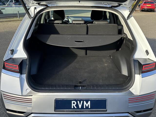 Hyundai IONIQ 5 Lounge AWD 77.4 kWh SOH 100% RIJKLAAR! | FABRIEKSGARANTIE HYUNDAI TOT 10-2028| |STOELVERWARMING + VENTILATIE| DEALER OH. |ELEK. ACHTERKLEP| BOSE AUDIO| VOL OPTIES| ACHTERBANK VERWARMD| HEAD-UP