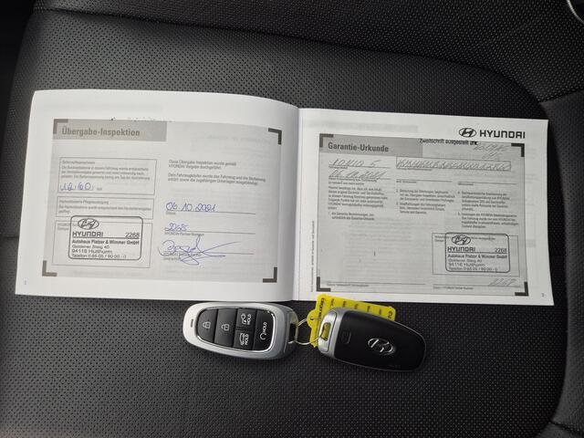 Hyundai IONIQ 5 Lounge 73kWh Automaat / Accu SOH 100% / Fabrieksgarantie tot 10-2026 / Dealer onderhouden / Panoramadak / WLTP 451 km / Afn. trekhaak 1.600 kg / Elektrische klep en stoelen / Stuur-, stoel- en achterbankverwarming /