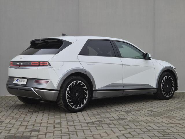 Hyundai IONIQ 5 Lounge 73kWh Automaat / Accu SOH 100% / Fabrieksgarantie tot 11-2026 / Dealer onderhouden / Trekhaak aneembaar / WLTP 451 km / CCS snelladen / Warmtepomp / Stuur-, Stoel en Achterbank verwarming / Adaptief CC /