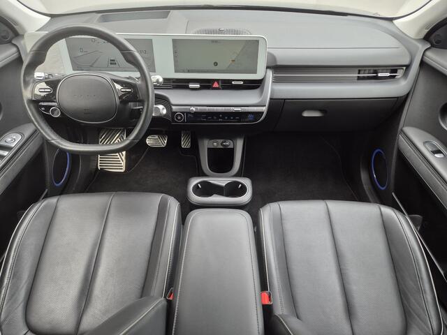 Hyundai IONIQ 5 Lounge 73kWh Automaat / Fabrieksgarantie tot 10-2027* / Accu SoH 100% / HUD / Trekgewicht 1600 Kg / WLTP bereik 481 km / CCS snelladen / Stuur-, Stoel en Achterbank verwarming / Adaptief CC / Rondomzicht camera / Meerprijs gebruikte winterset ¤ 599 /