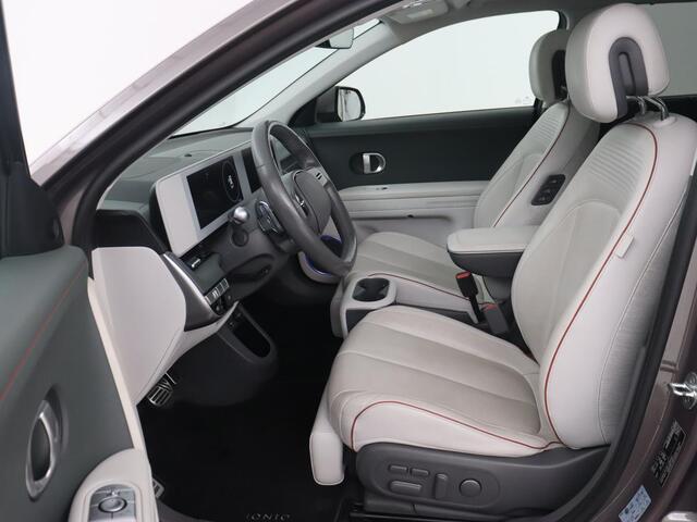 Hyundai IONIQ 5 Lounge 73kWh | Panoramadak | Stoelventilatie | Leder | Head-Up | Warmtepomp | 360 Camera | Achterbankverwarming | Adaptive cruise | Navigatie | Full LED | Carplay