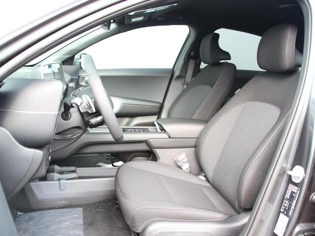 Hyundai IONIQ 6 Connect 77.4 kWh | Head-Up Display | Navigatie | Camera | Apple Carplay/Android Auto | Warmtepomp | Adapt. Cruise Control | Dodehoek | Stuur- + Stoelverwarming | Rijklaarprijs!