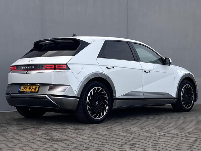 Hyundai IONIQ 5 Lounge 73kWh Automaat / Fabrieksgarantie tot 10-2026 / 8 jaar Batterijgarantie / Accu SoH 99% / WLTP 451 km / CCS snelladen / Warmtepomp / Leder / HUD / Camera 360° / BOSE / Elektrische stoelen en klep / Stoelventilatie / Stuur-, stoel- en achterbankve