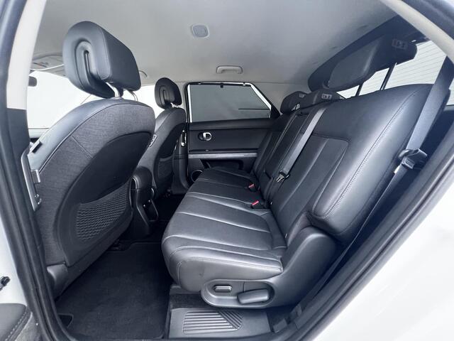 Hyundai IONIQ 5 Lounge 73kWh Automaat / Fabrieksgarantie tot 10-2026 / 8 jaar Batterijgarantie / Accu SoH 99% / WLTP 451 km / CCS snelladen / Warmtepomp / Leder / HUD / Camera 360° / BOSE / Elektrische stoelen en klep / Stoelventilatie / Stuur-, stoel- en achterbankve