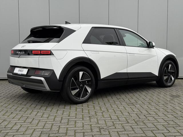 Hyundai IONIQ 5 Connect Limited 84 kWh / 1500 Voordeel / Stoel- & Stuurverwarming / Achteruitrijcamera / Parkeersensoren Voor + Achter /