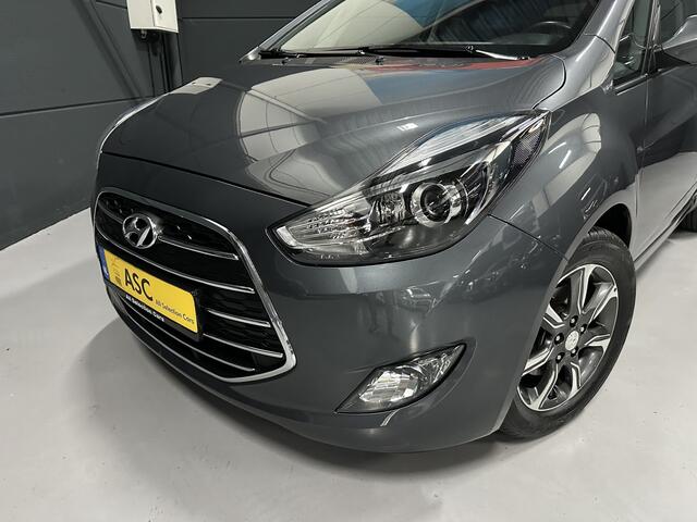 Hyundai IX20 1.6i Premium Automaat - Navigatie - Camera - Slechts 26.000 km !! - 1e Eigenaar