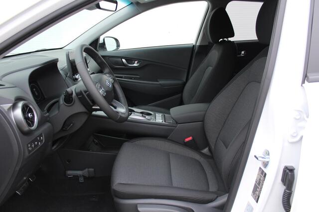 Hyundai Kona EV Fashion WLTP Actieradius tot 305KM / Navigatie / Apple Carplay/Android Auto / Clima / Keyless / Camera / Warmtepomp / Adaptive Cruise / Bluetooth /
