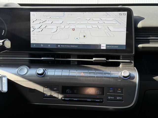 Hyundai Kona Electric Comfort Smart 65.4 kWh / 514 KM WLTP / Dodehoekdetectie / Stoel & Stuurverwarming / Elek. Achterklep / All Seasonbanden / 19 Inch /