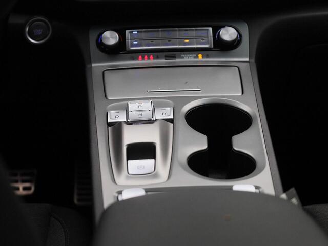 Hyundai Kona EV Fashion 39 kWh | Lichtmetalen velgen | LED | Parkeersensoren | Navi | Camera | Clima